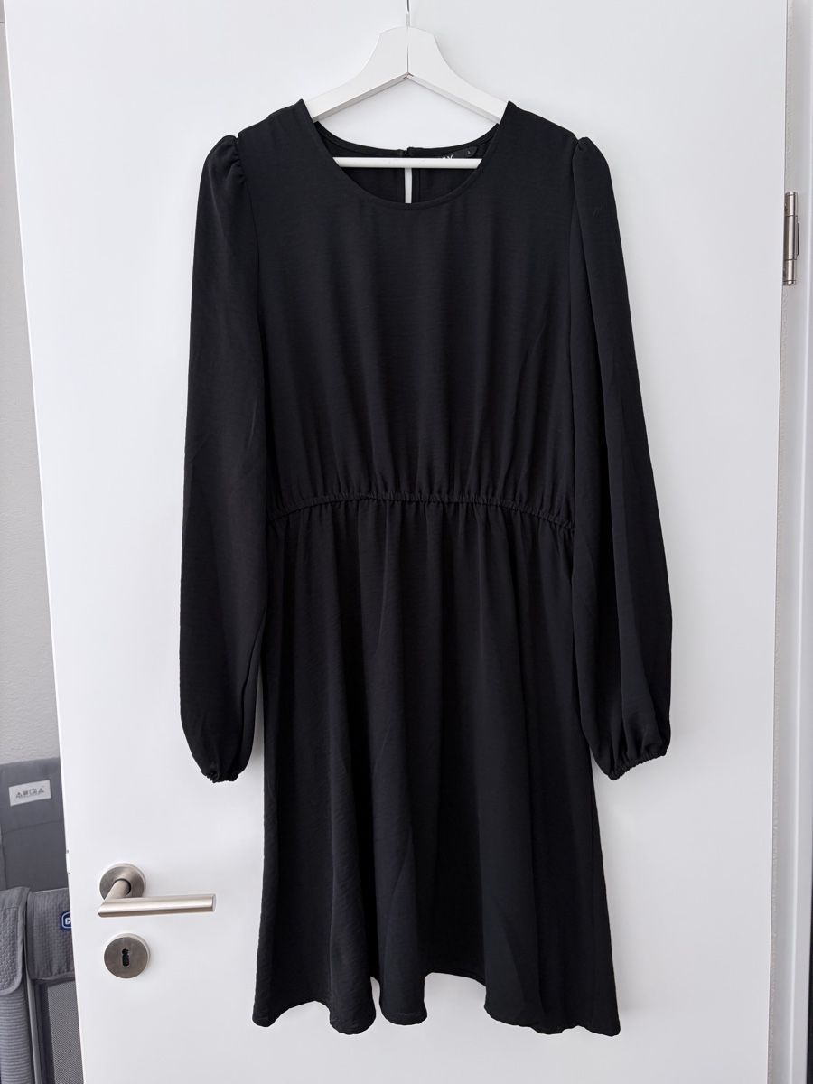 Only Kleider: Schwarzes Kleid von ONLY - Grösse L – Gebraucht aus Schaffhausen von sam_8jng