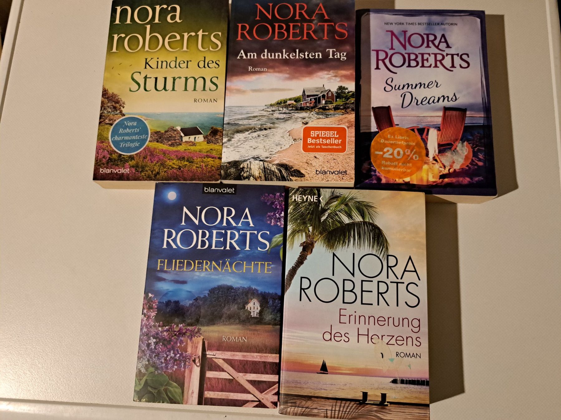 Bücher: Nora Roberts Romane Set – Gebraucht aus Weggis von Leeclipse