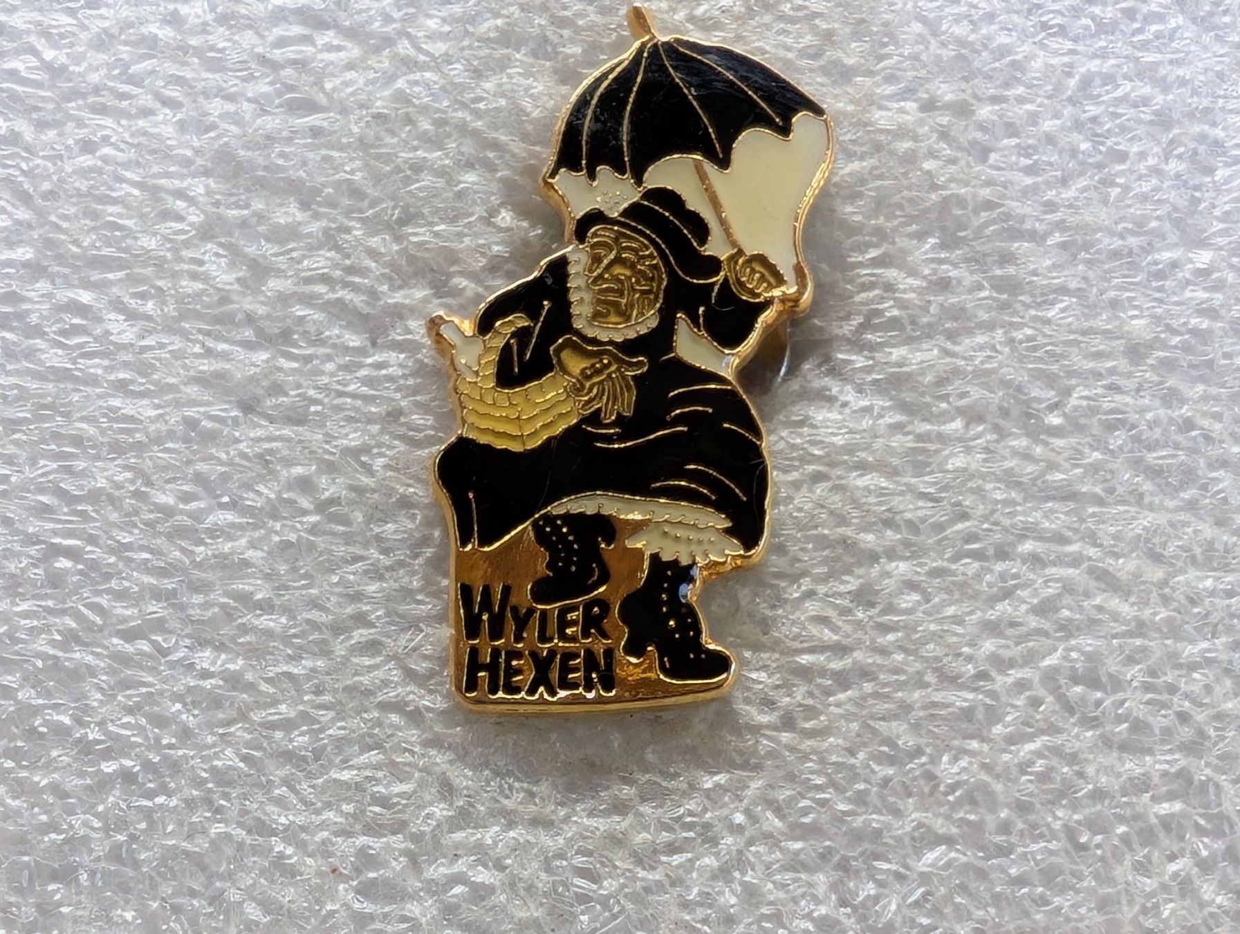 Placchette & Badge: Ansteckpin 188: Wyler Hexen – Usato da Oppligen venduto da Pin-Fall-Shop