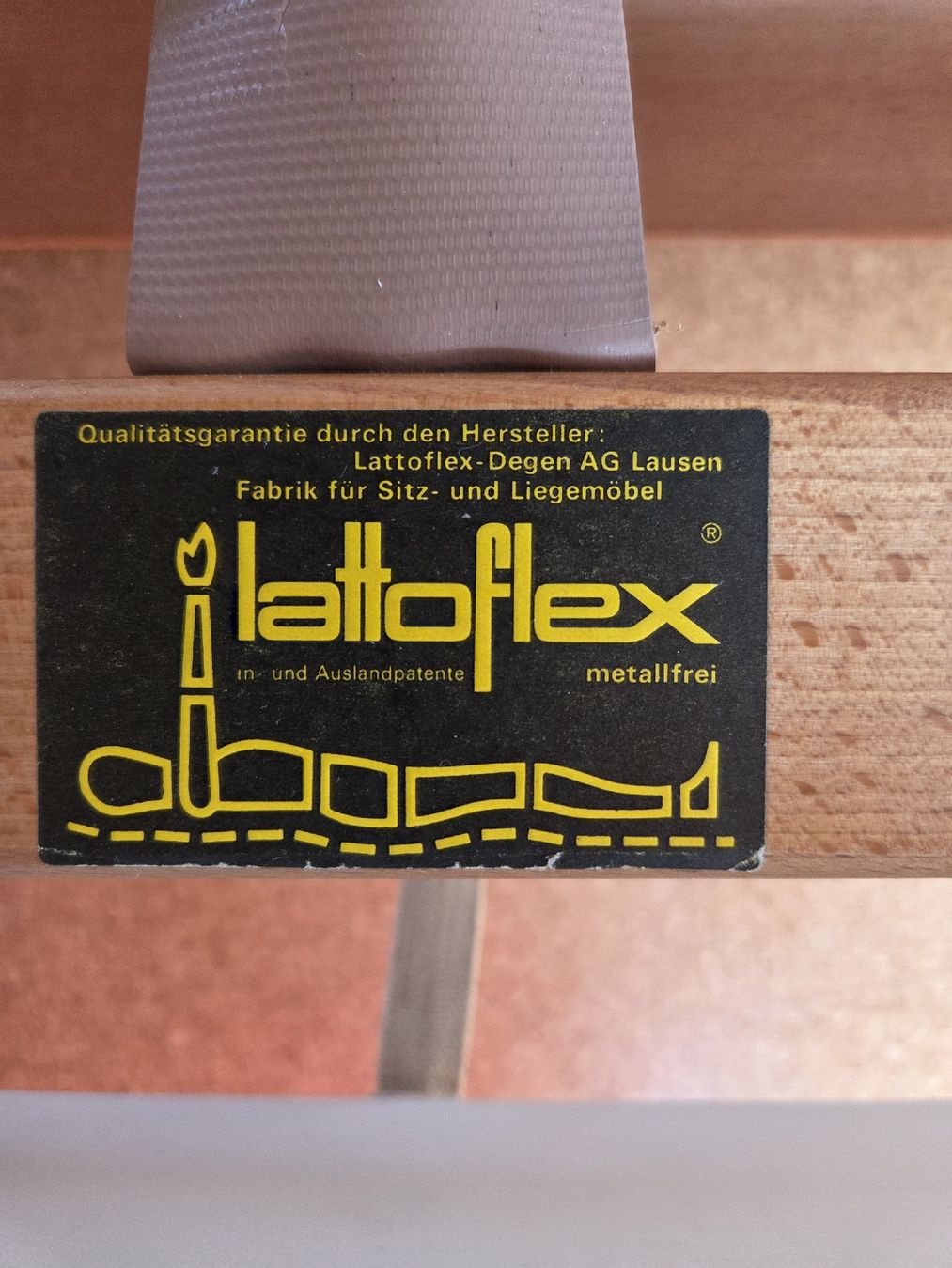 Betten: Bett mit Lattenrost Lattoflex – Gebraucht aus Rickenbach Sulz von Kodachrom 1