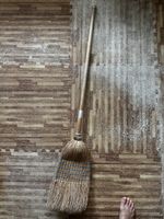 Besen Holzgriff Naturmaterial grass broom 130cm