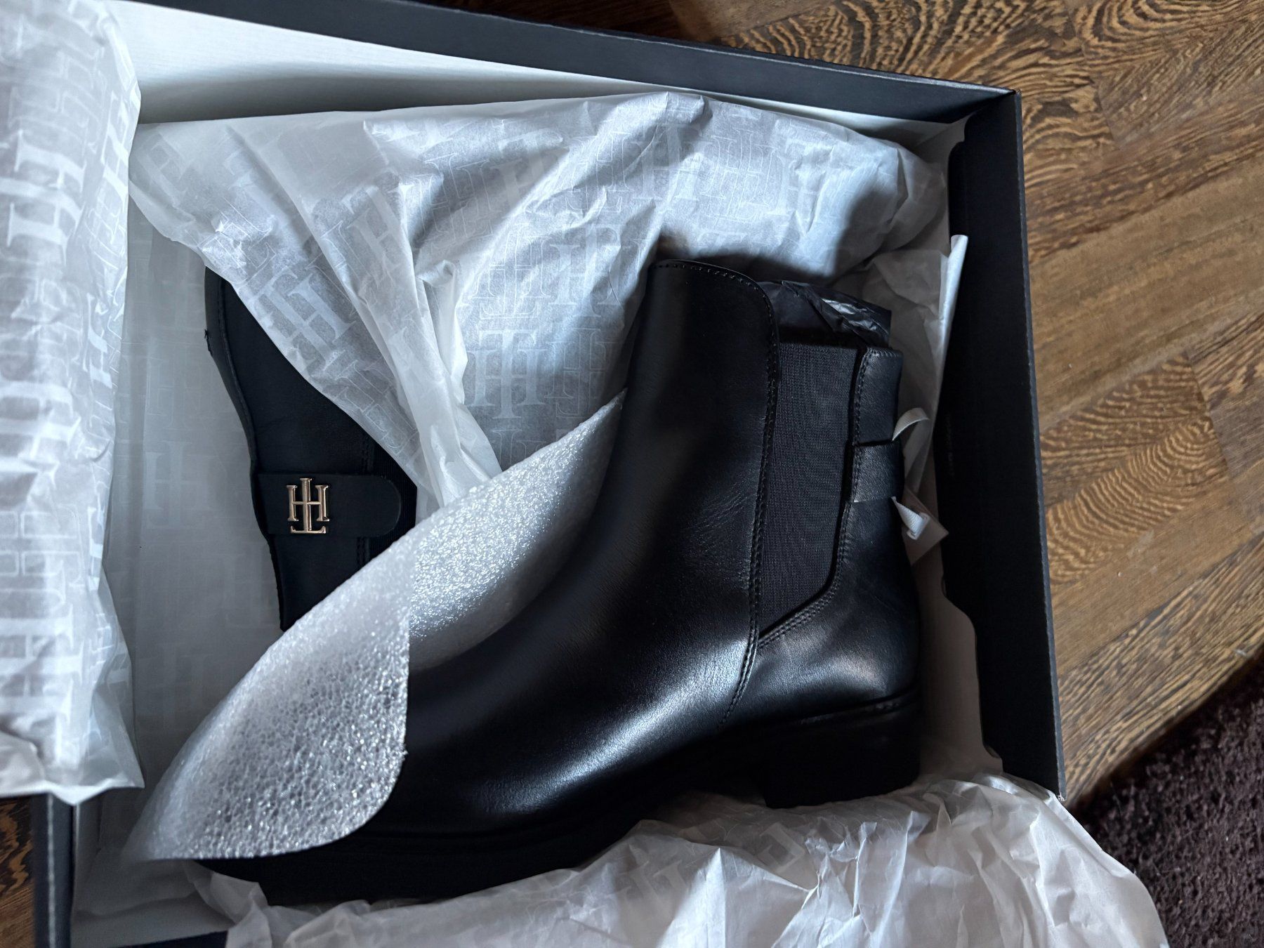 Tommy Hilfiger Scarpe da donna: Boots Tommy Hilfiger  brand new – Nuovo e nell'imballaggio originale da Vacallo venduto da pisic 3