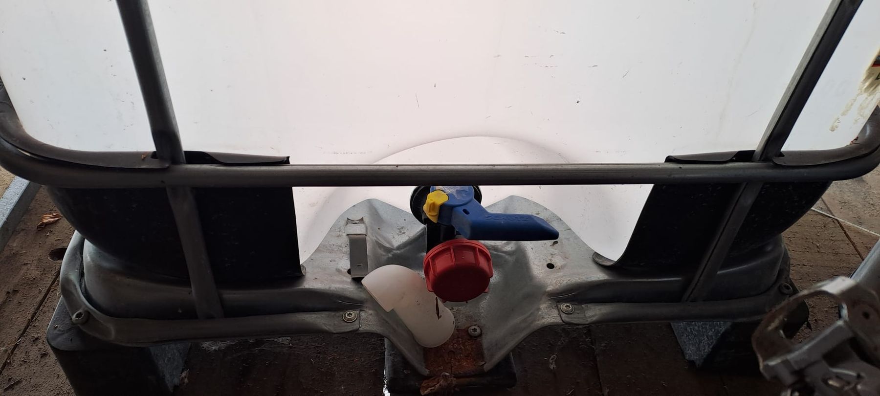 Abbeveratoi e trogoli: IBC Tank 500l – Usato da Horboden venduto da JM45S 1