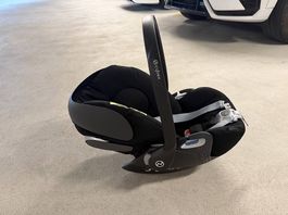 Cybex Cloud Babyschale / Autositz inkl. Neugeborenen-Einsatz