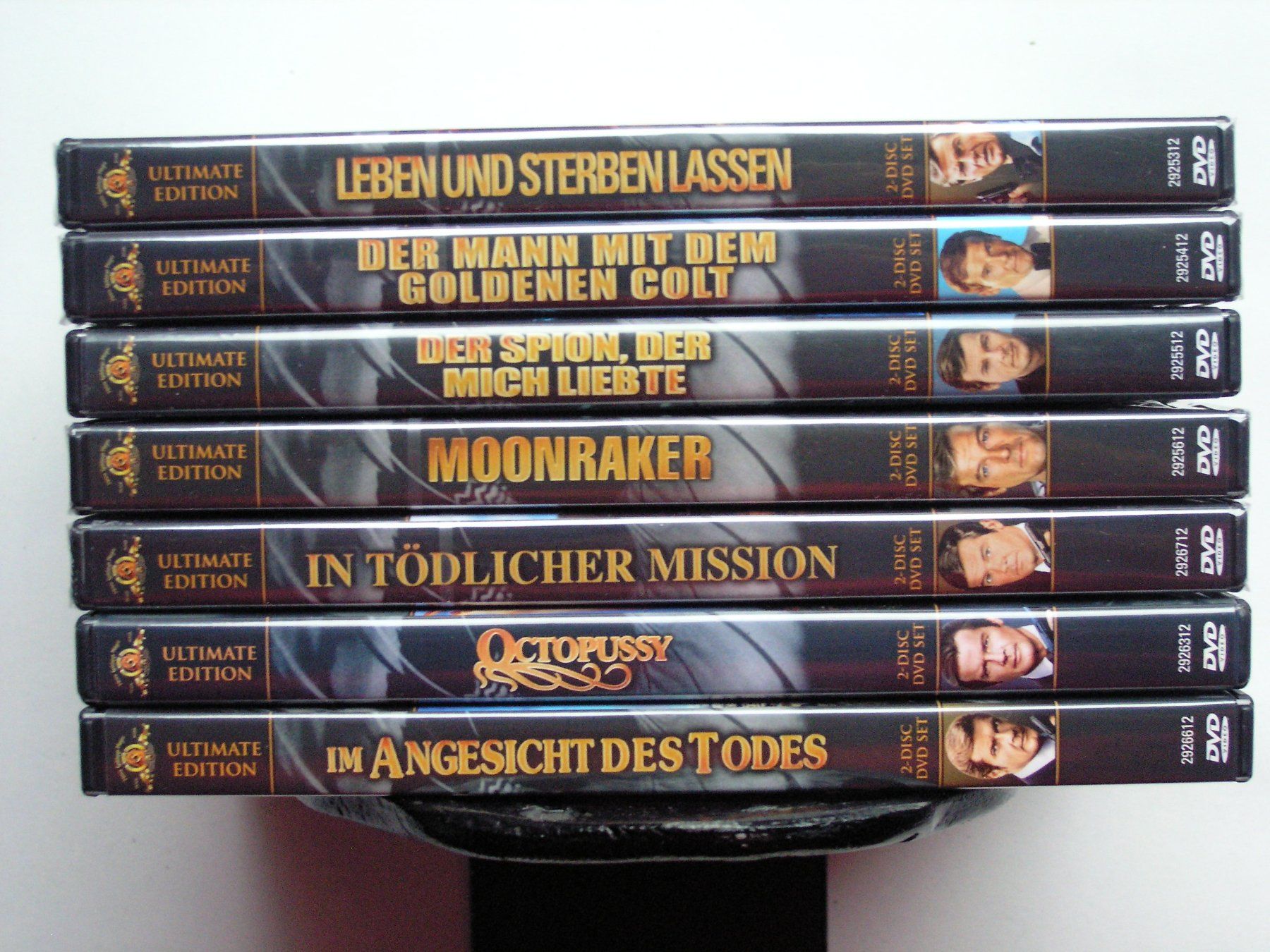 Tutti i DVDs: JAMES BOND 007 ROGER MOORE ULTIMATE 2 DVD EDITION – Nuovo (secondo la descrizione) da Zuzwil SG venduto da vette13 6