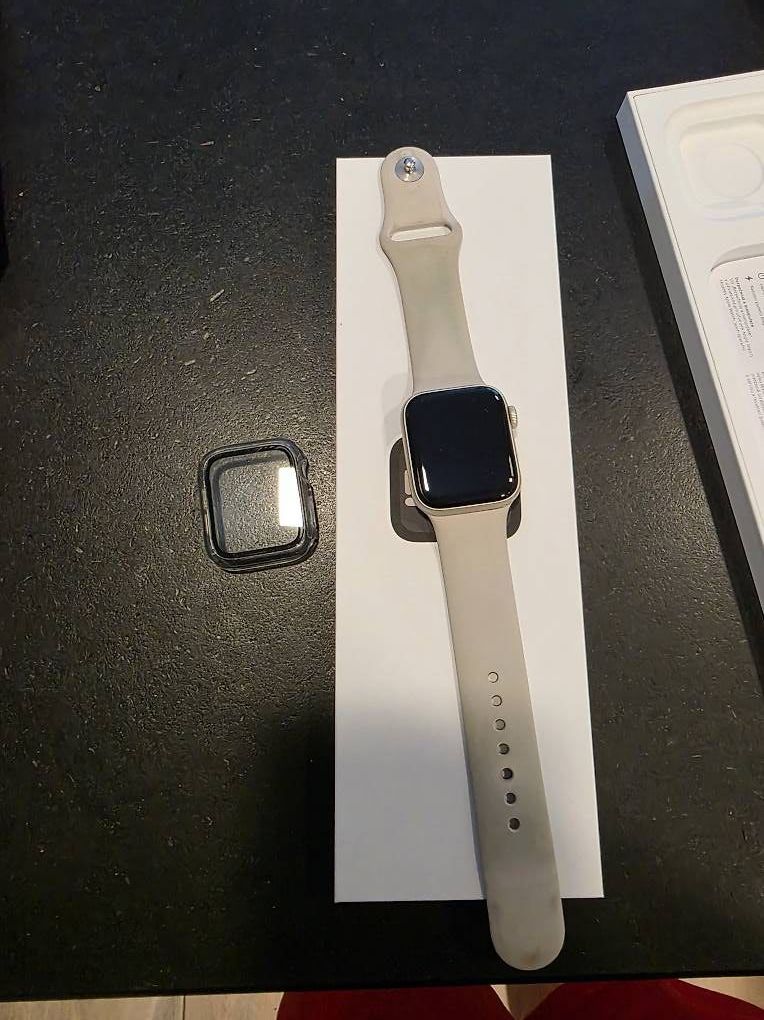 Apple Smartwatch: Apple Watch SE Gen 2 Starlight 40mm – Usato da Othmarsingen venduto da Oepfel