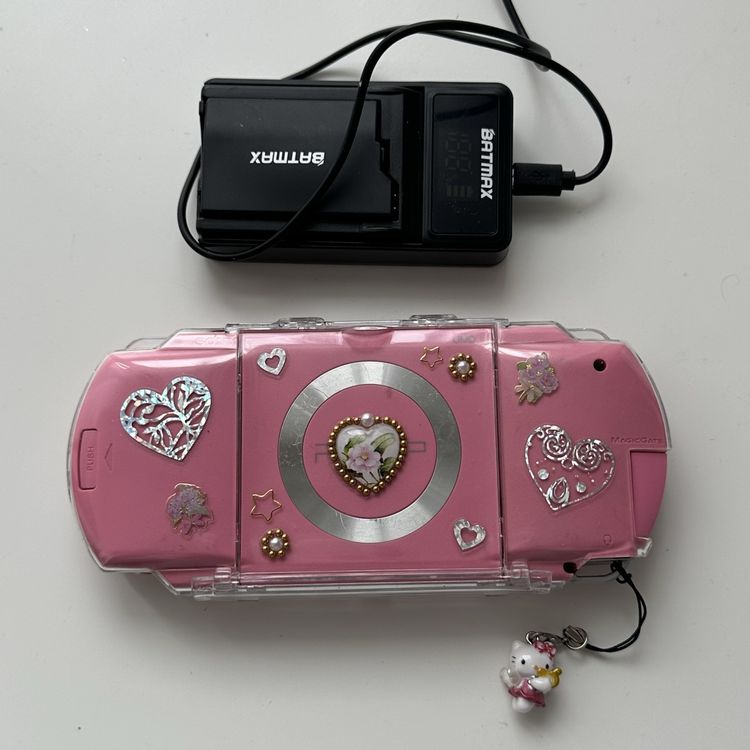 Sony PSP-1004 Rosa mit CFW + 8 Spiele (Gebraucht) in Givisiez für CHF ...