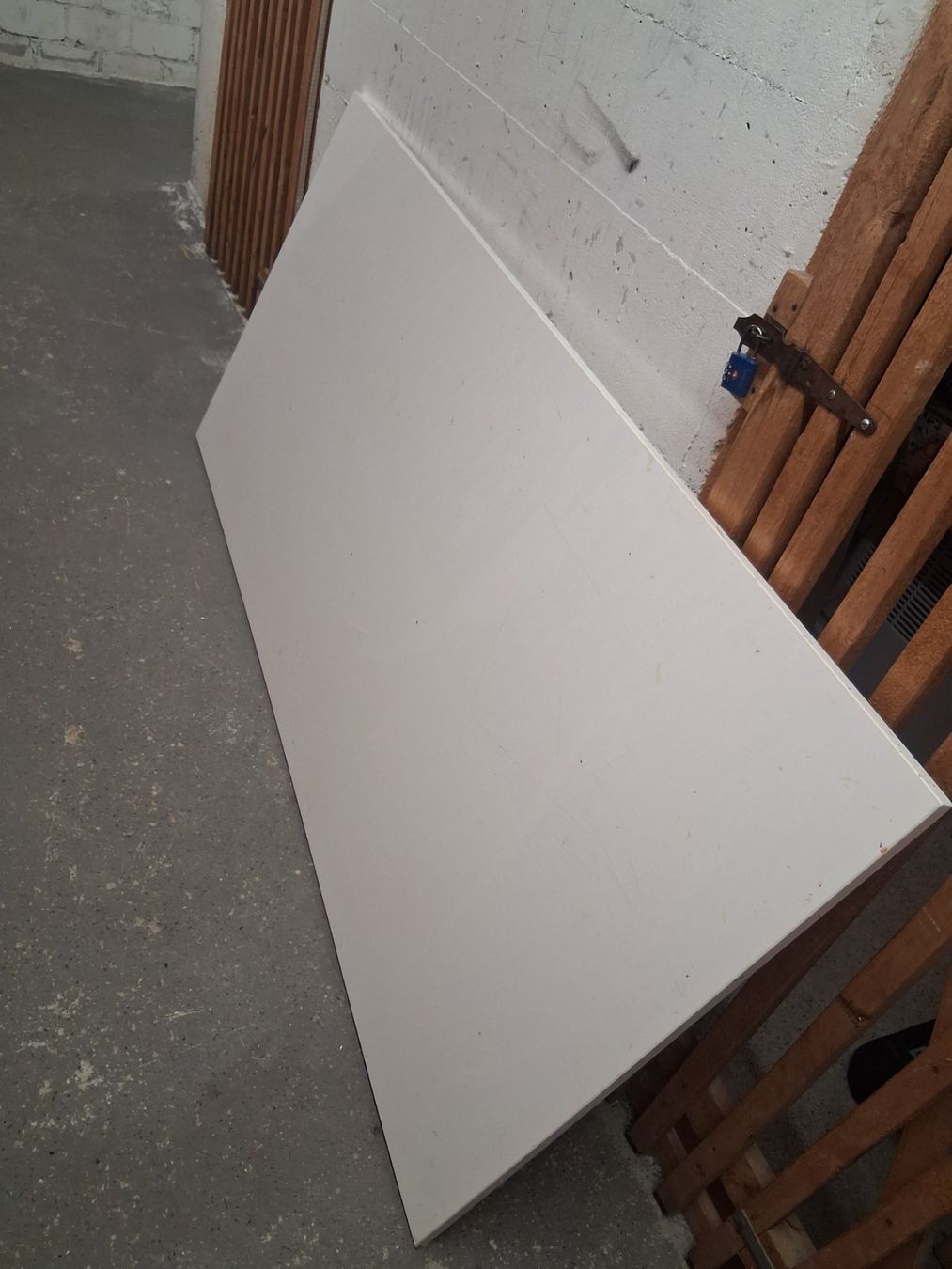 Ikea Tavoli: Tisch-Platte weiss mit Gebrauchsspuren – Usato da Luzern venduto da phi_s57s