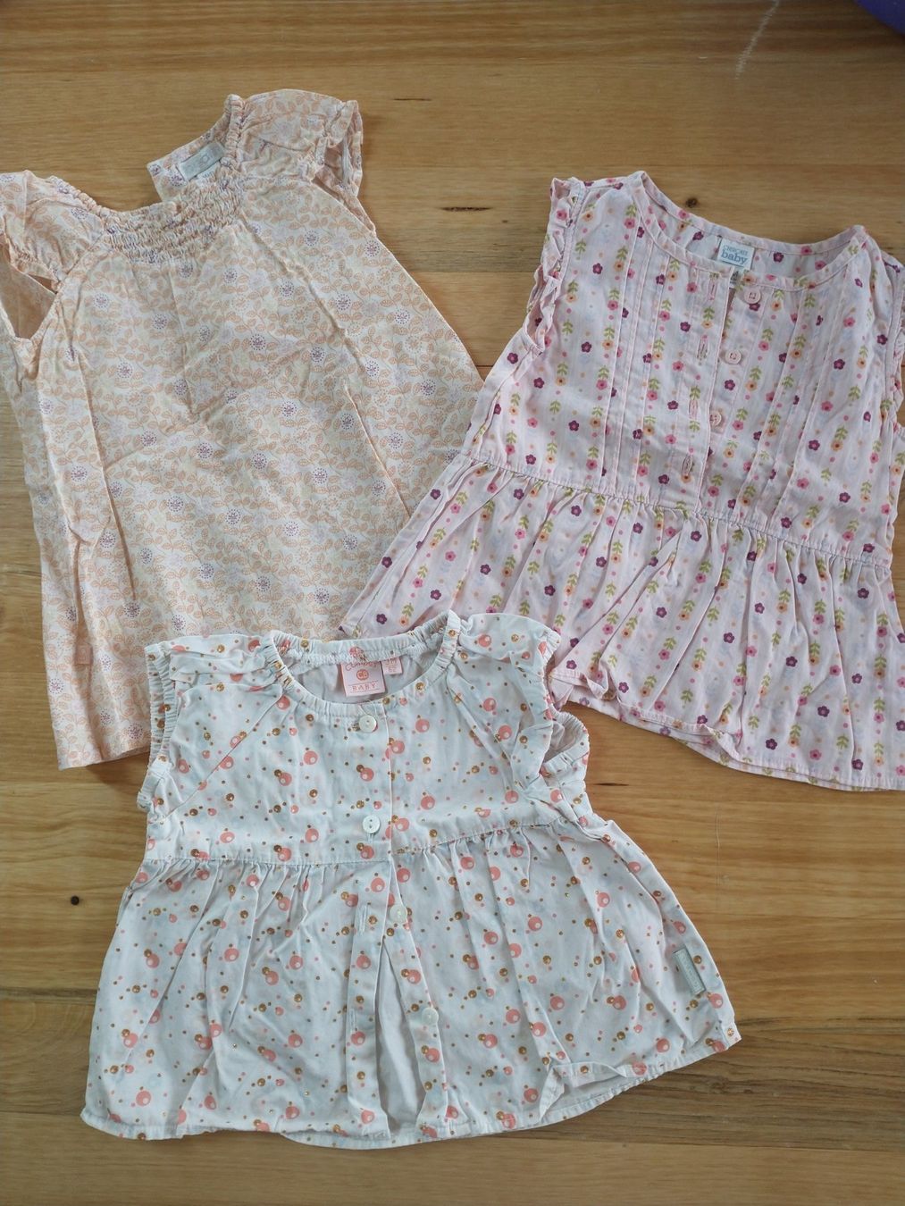 Lotti & Set di vestiti: Süsse Mädchenkleider Set Gr. 62/68 Sommerkleidchen – Usato da Ersigen venduto da she9a 9