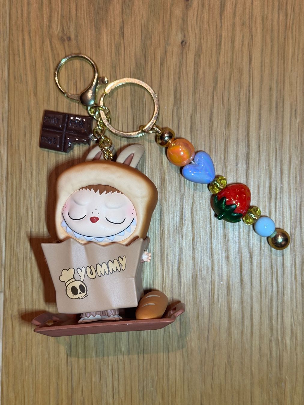 Pop Mart Statuette: Authentic Labubu custom Keychain – Nuovo e nell'imballaggio originale da Airolo venduto da MomTheBraggerStudio 1