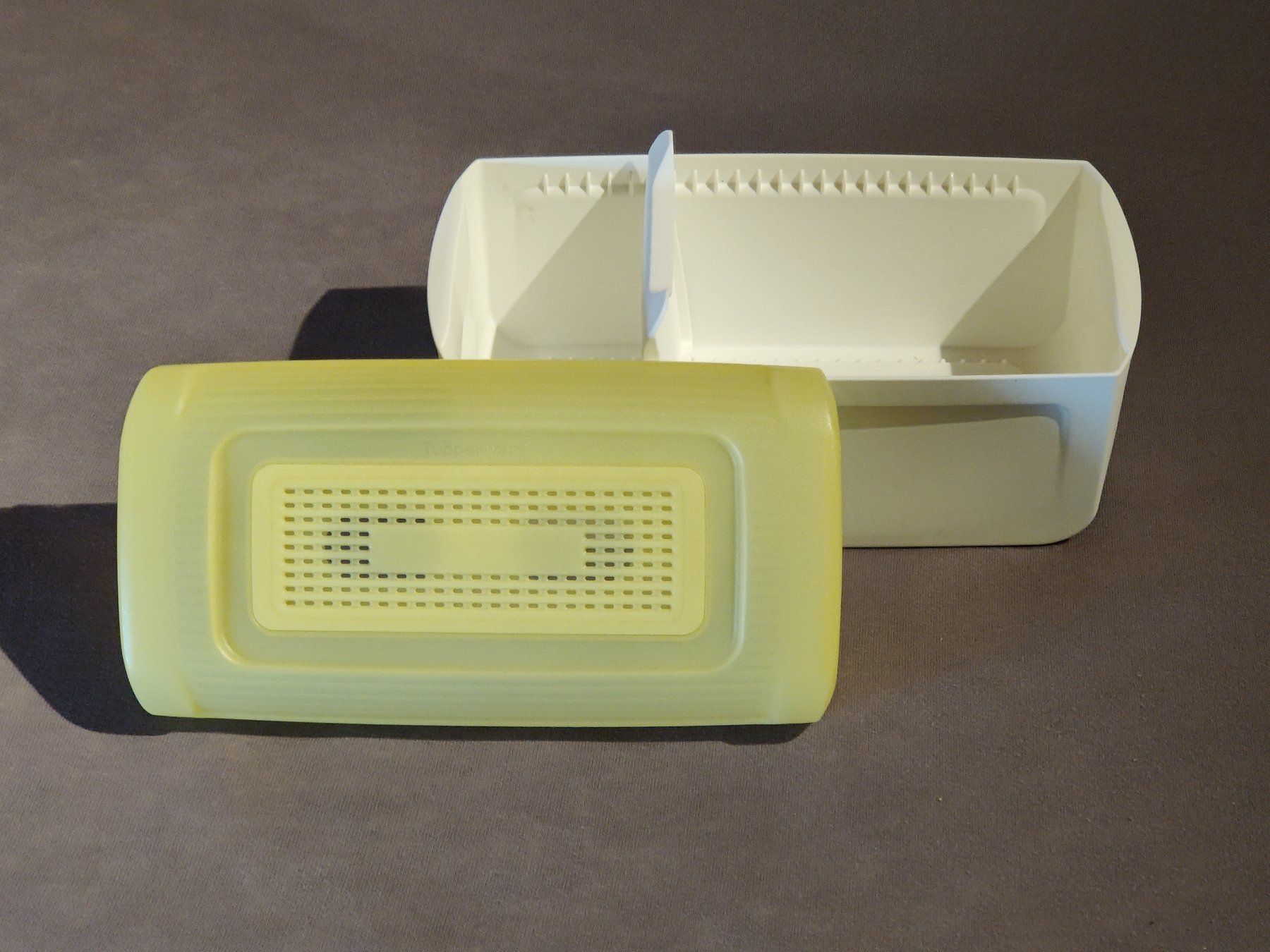 Tupperware Behälter & Ähnliches: Tupperware - BreadSmart Junior – Neu (gemäss Beschreibung) aus Langnau am Albis von rdenzel 1