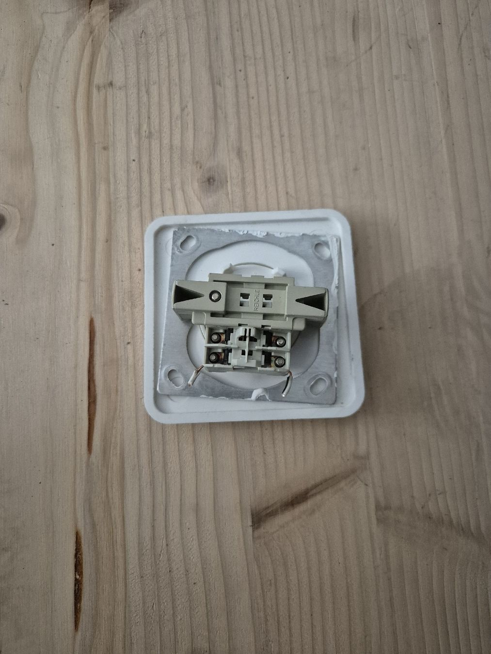 Spine: Steckdose weiss Aufputz neu – Usato da Corsier-sur-Vevey venduto da K-V-T 1