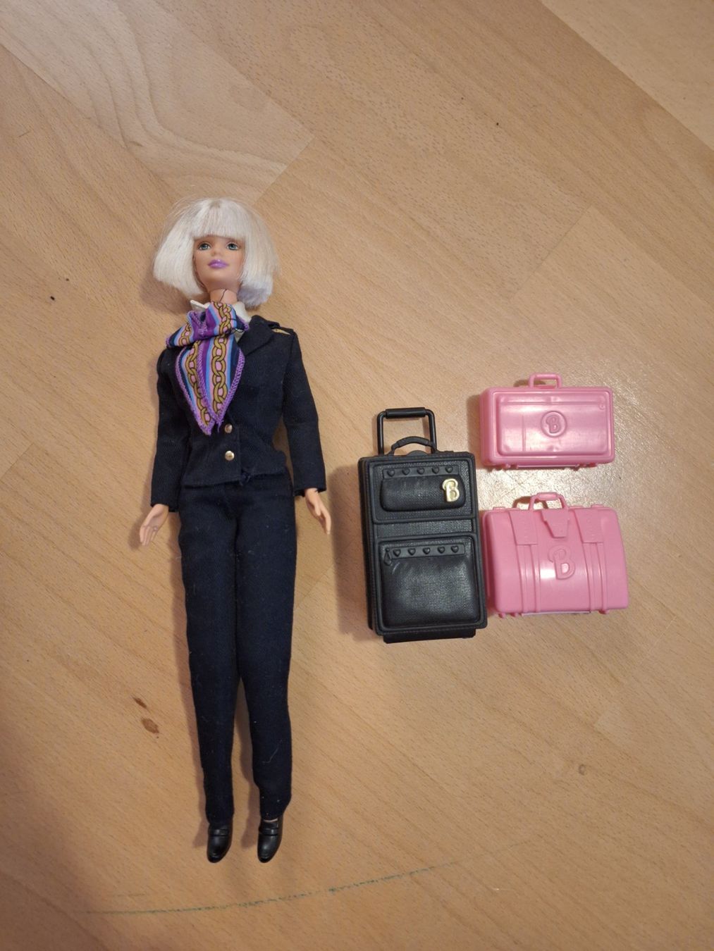 Bambole: Barbie Pilot Puppe mit Koffer-Set von 1999 – Usato da Thun venduto da cai_cai