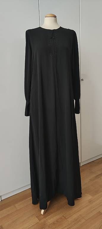 Vestiti: Kleid/Abaya schwarz mit Reissverschluss – Usato da Basel venduto da ukhtyy