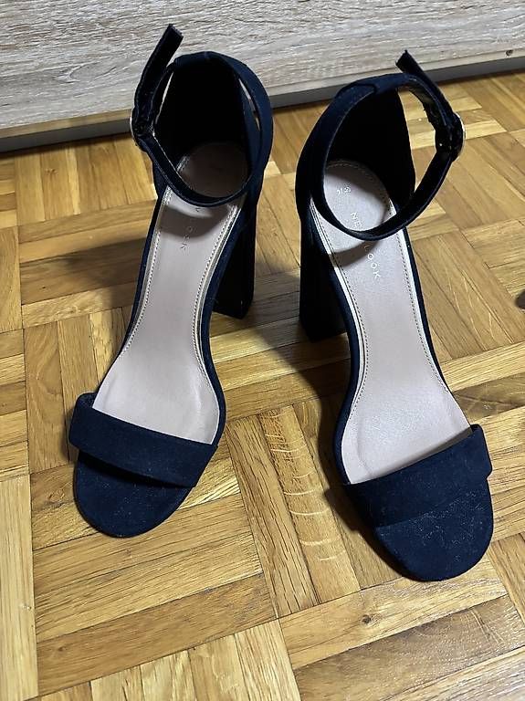 Scarpe da donna: Sandali estivi  – Usato da Maroggia venduto da ila_bb5l