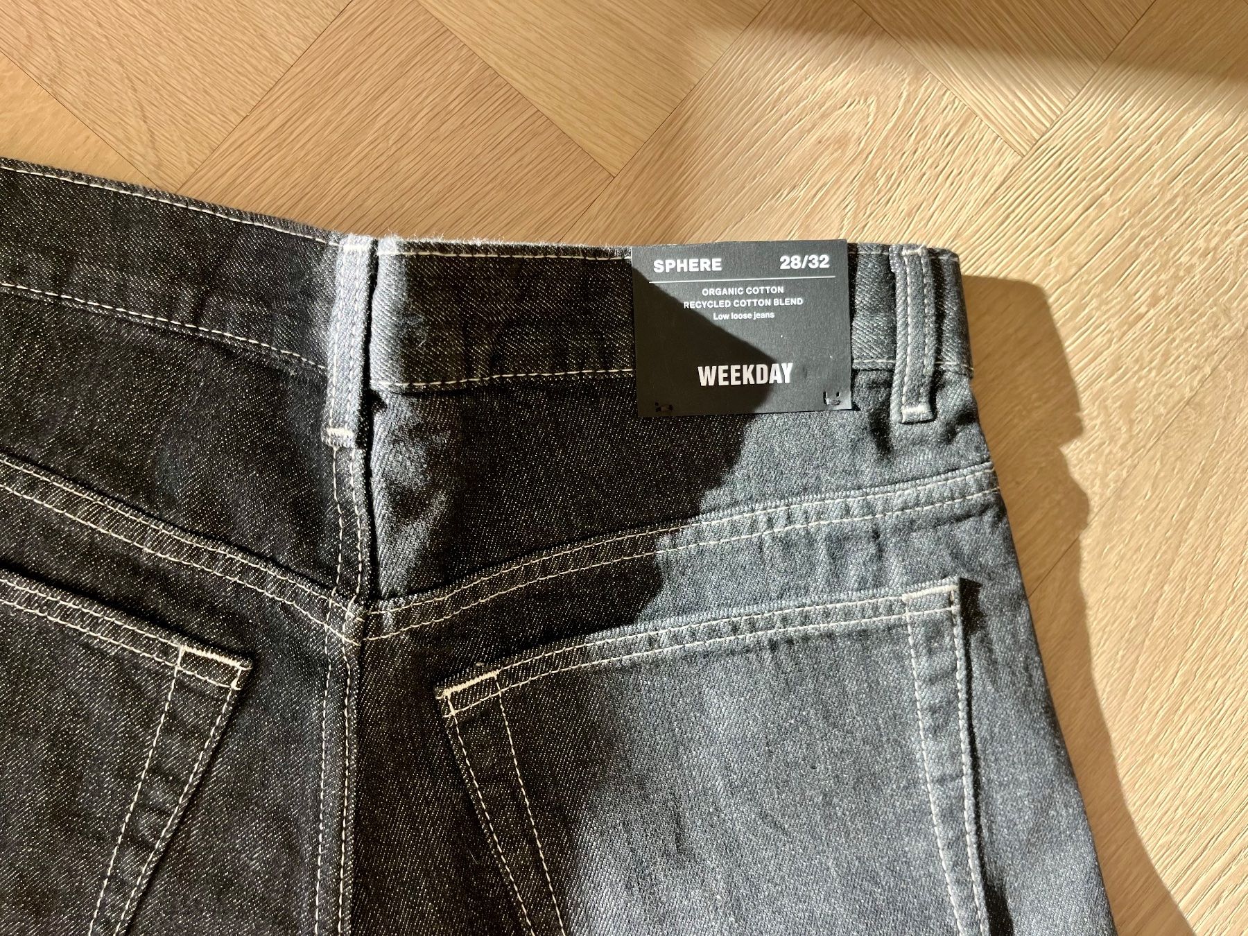 Weekday Jeans: Weekday SPHERE Jeans, taille 28/32,  Neuf – Nuovo e nell'imballaggio originale da St-Blaise venduto da Yeeppp