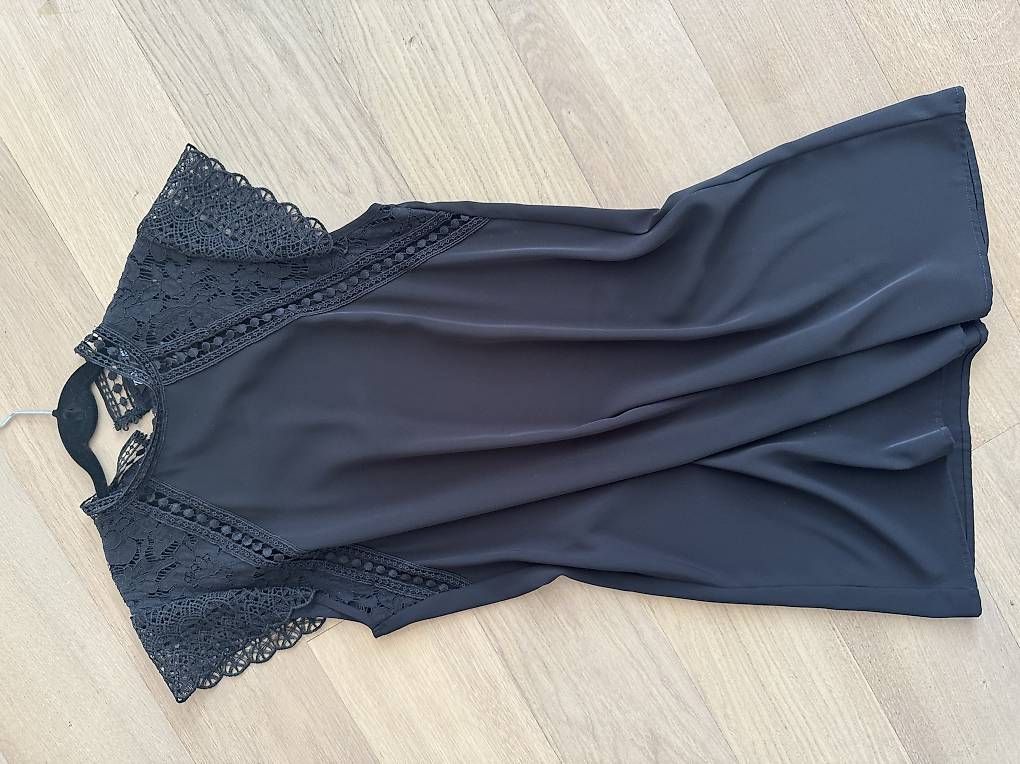 Kleider: Schwarzes Kleid Gr. S/M – Gebraucht aus Steinhausen von inmumi