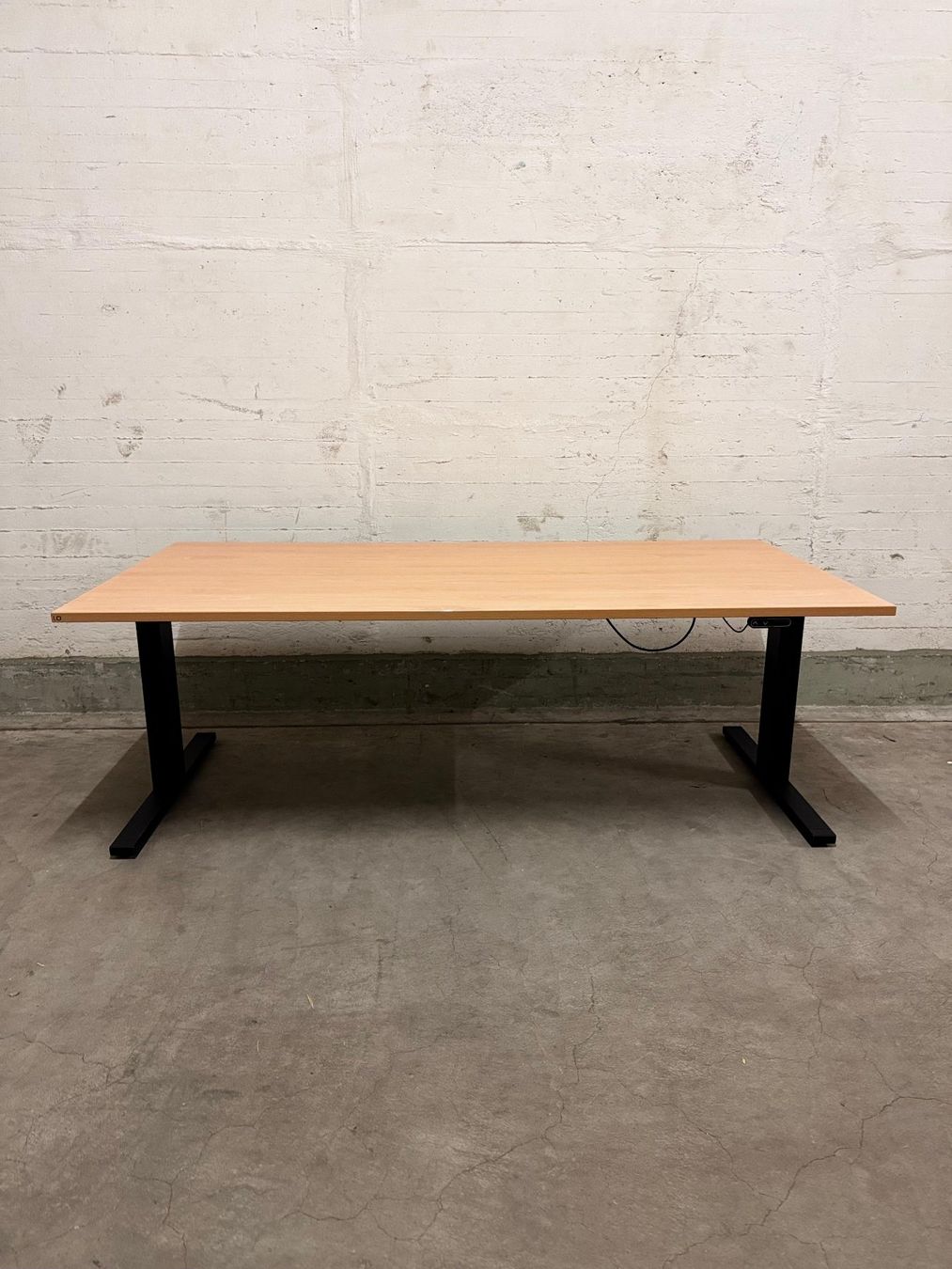 Scrivanie: Lista Office elektr. verstellbarer Sitz-/Stehtisch – Usato da Zürich venduto da dom_l879