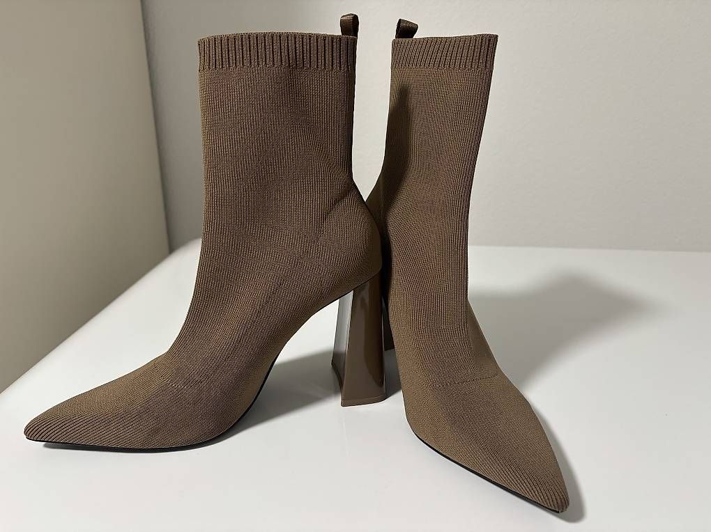 Scarpe da donna: Stivaletti Zara – Usato da Soazza venduto da afa_r6cx
