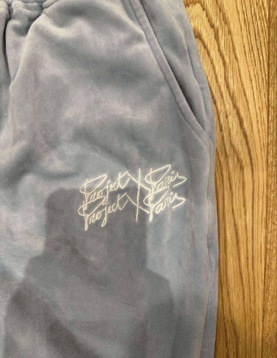Pantalons: Jogginghose Samt hellblau Grösse M – D'occasion à Bern par Klaas06 2