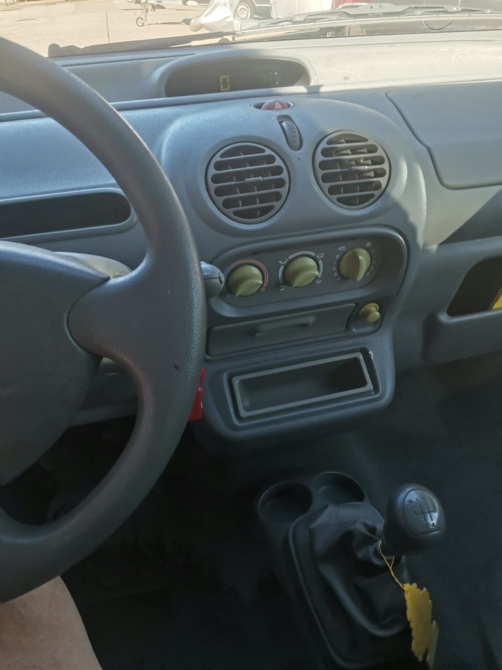 Renault Automobili: Renault Twingo – Usato da quartino venduto da bernet.rs 3