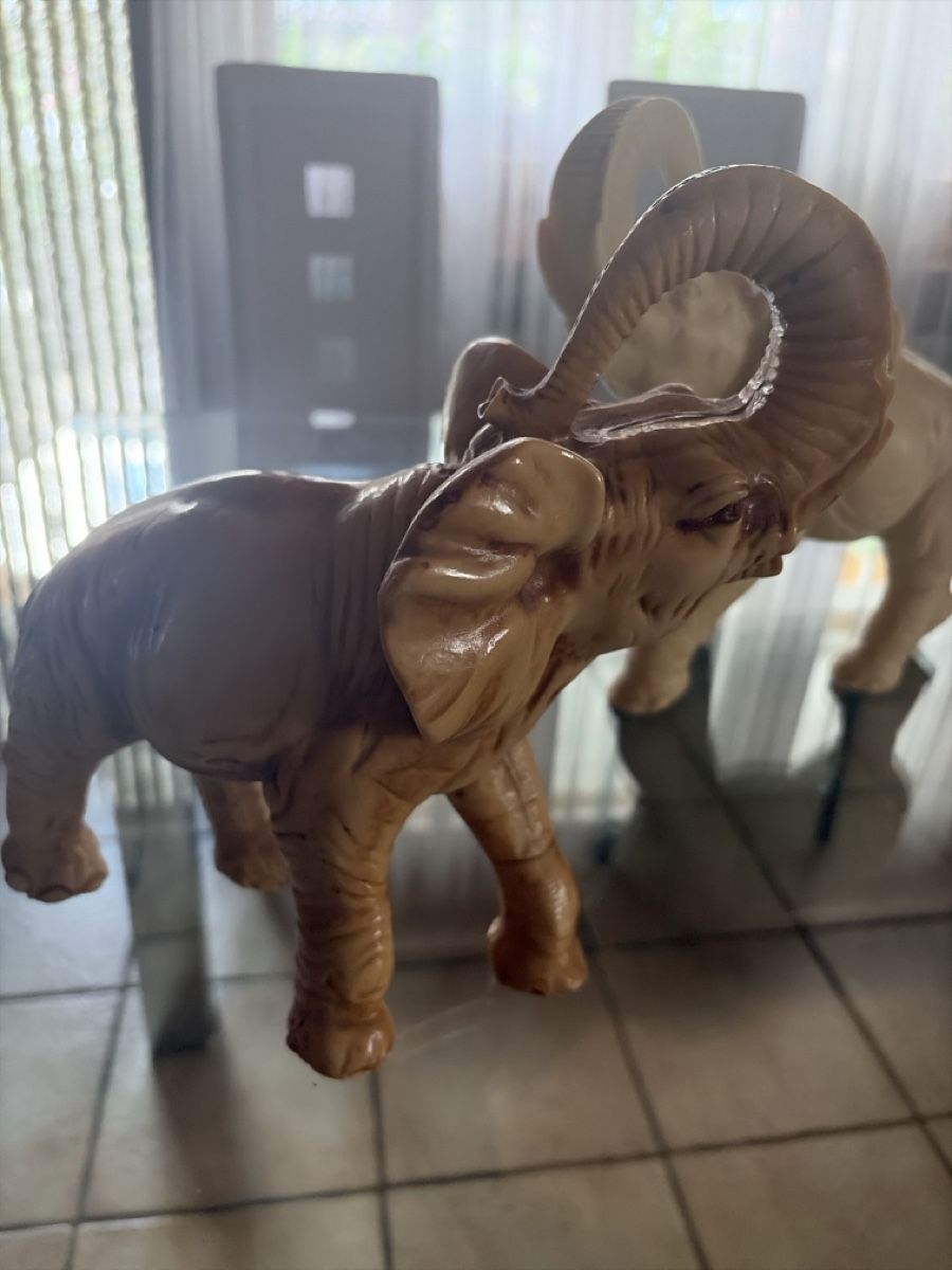 Statuette: Zwei Elefantenfiguren Elfenbein Optik – Usato da Meiringen venduto da Prophet04 1