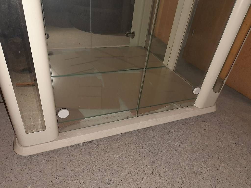 Vitrines: Glasvitrine – D'occasion à Guttannen par tel_yp8x 1