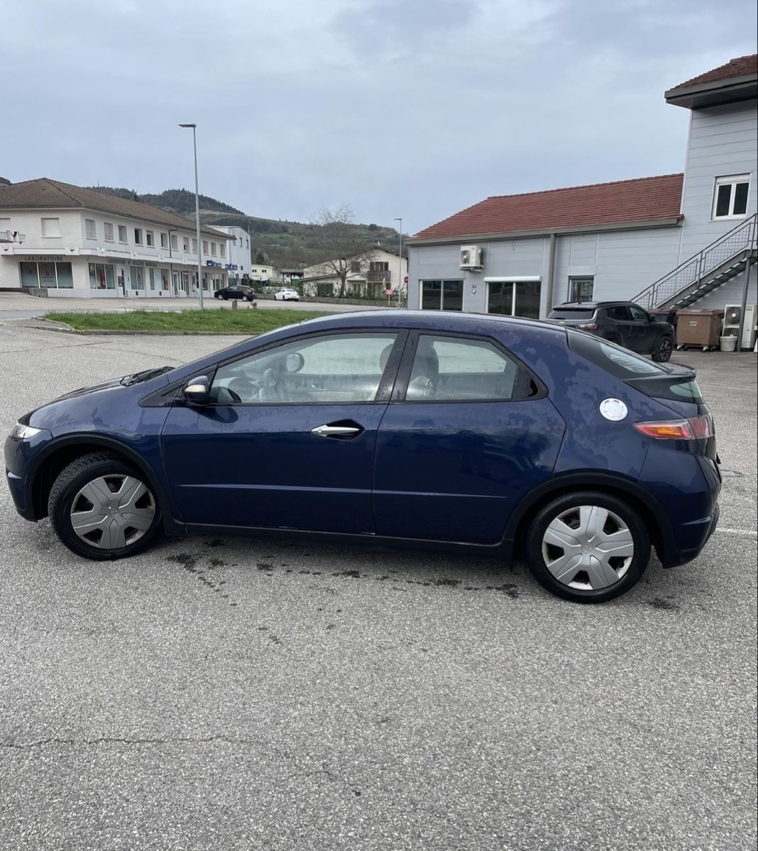 Honda Autos: Honda Civic VIII 1.4  – Gebraucht aus Nyon von Sofianesoso 1