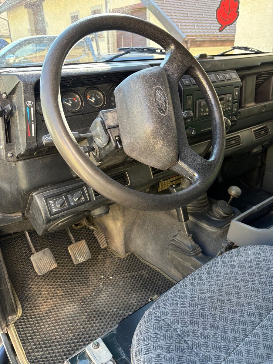 Land Rover Automobili: Land Rover DefenderTD5 90 – Usato da Champ-du-Moulin venduto da Magicgrishna 1