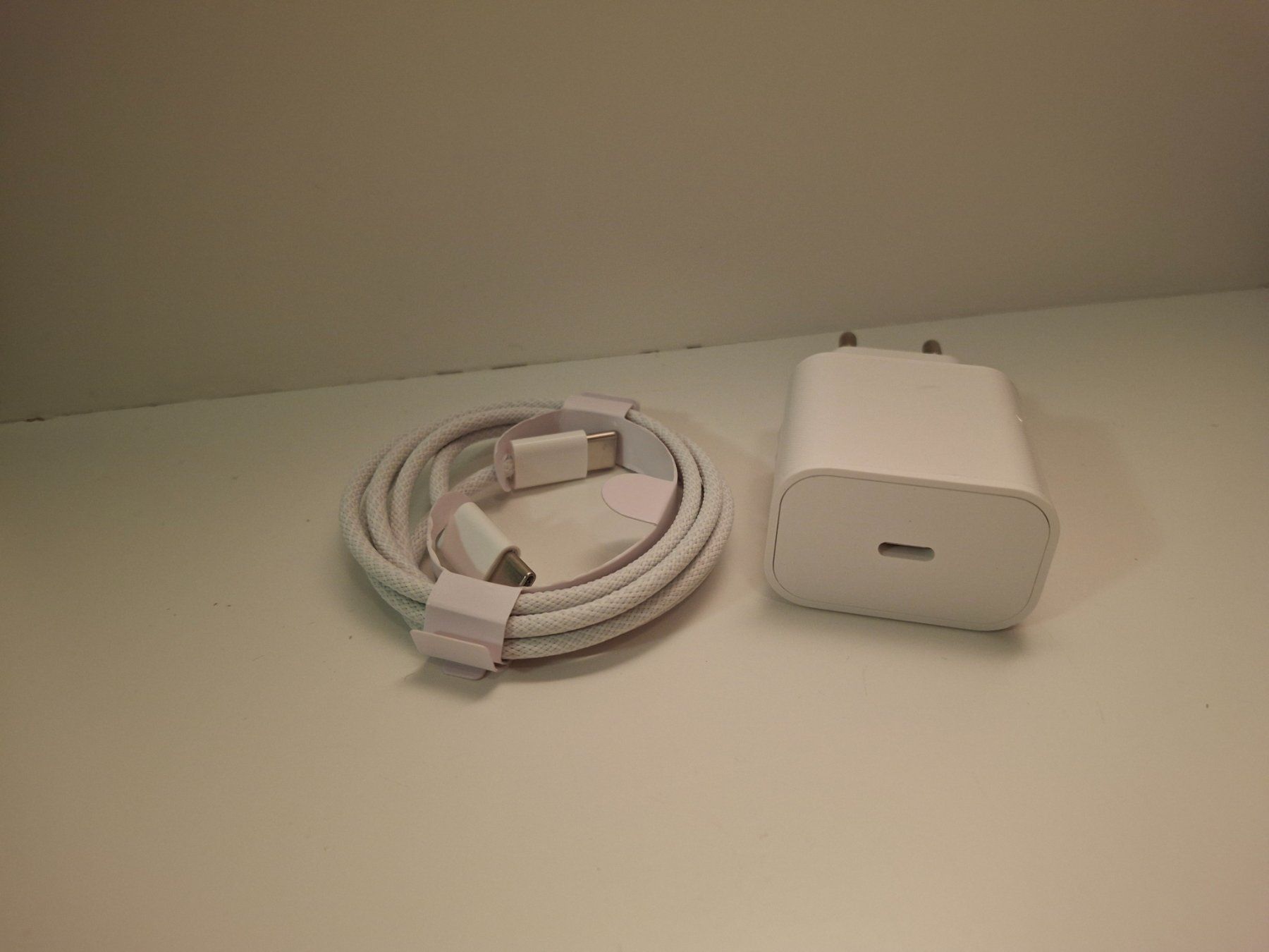 Caricabatterie: 20W PD Schnellladegerät mit USB-C Kabel – Nuovo e nell'imballaggio originale da Aarau venduto da mra_f9m8 6