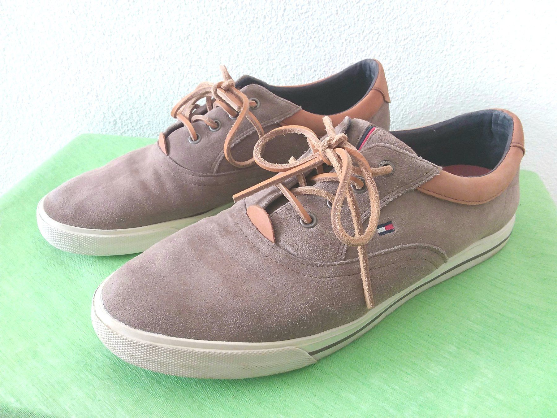 Tommy Hilfiger Scarpe da uomo: TOMMY HILFIGER, Schnürschuh, Wildleder, Gr 45 – Usato da Uitikon Waldegg venduto da Risibisi7 1