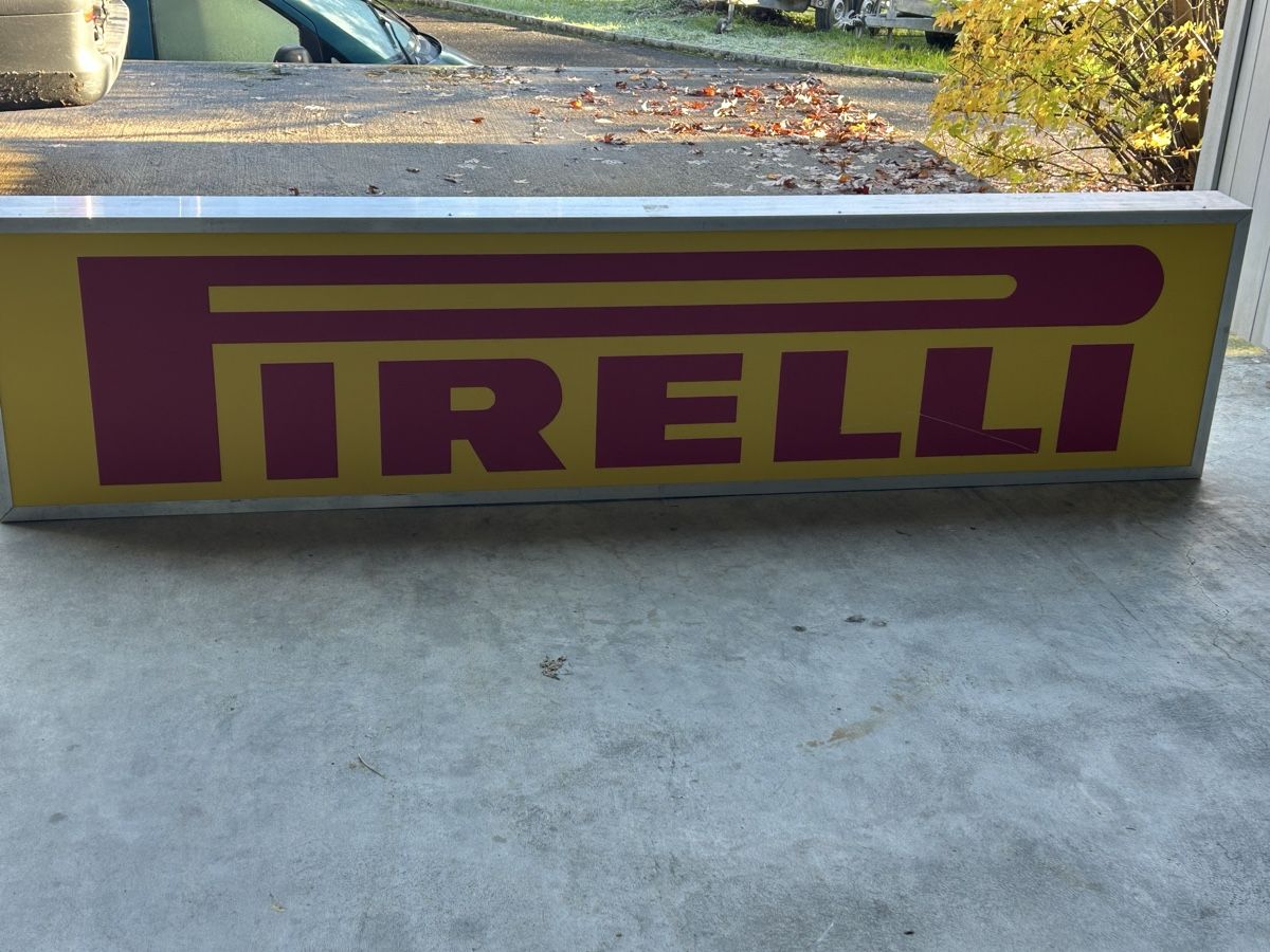 Pirelli Ecriteaux: Riesige Pirelli Werbung! – D'occasion à Starrkirch-Wil par charlywatson