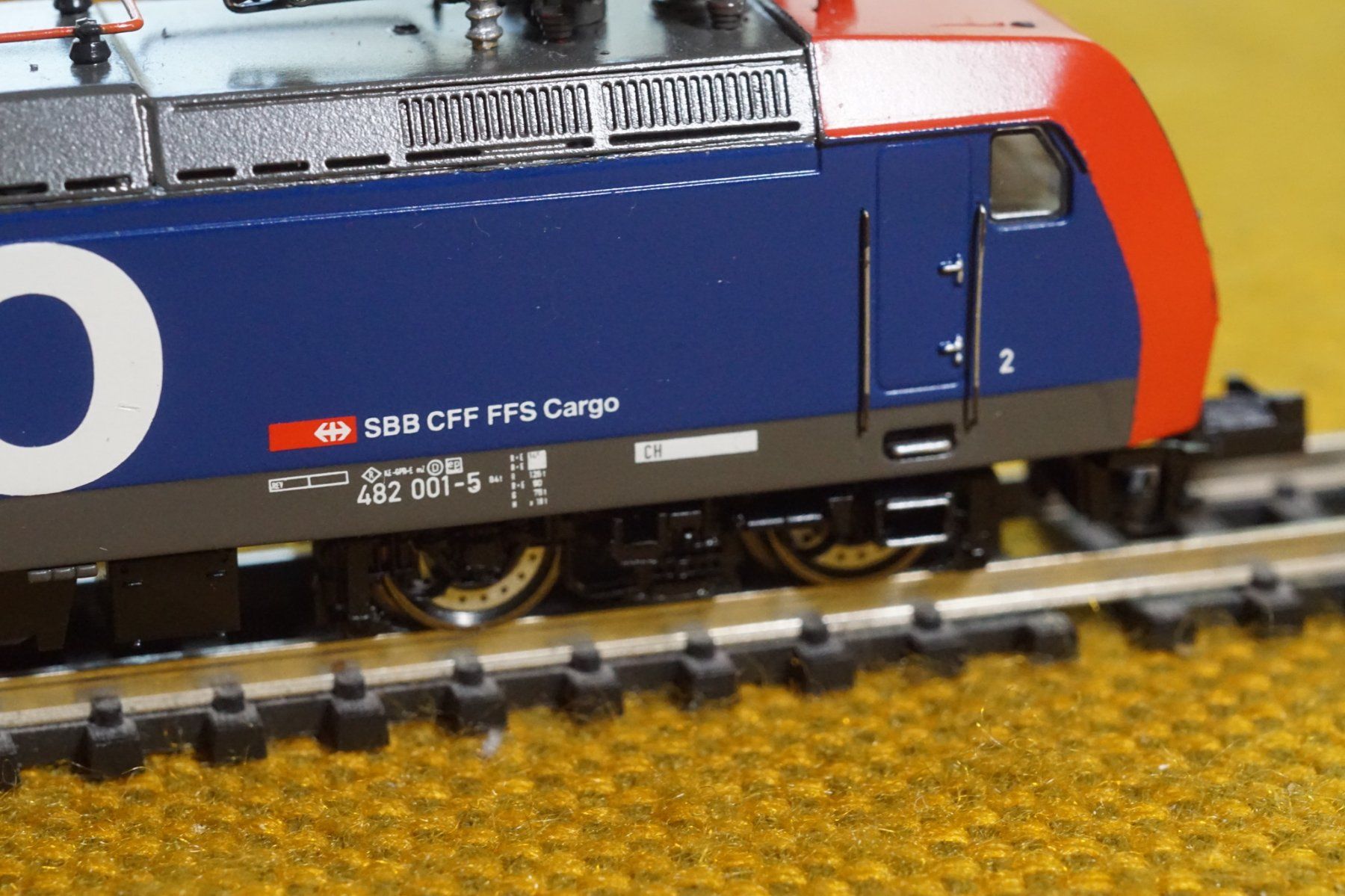Fleischmann Modellini di ferrovie: SBB Cargo Re 482 blau/rot Spur N – Usato da Gränichen venduto da iknow 2