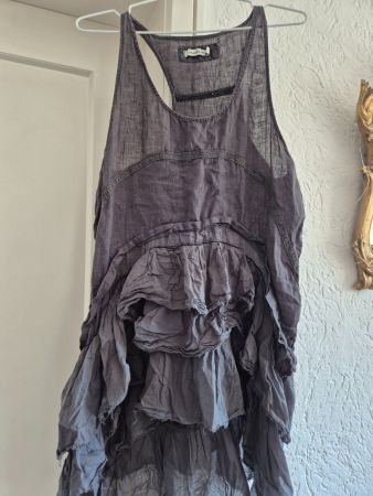 Luftiges Sommerkleid, grau, Grösse M, Rüschen-Details