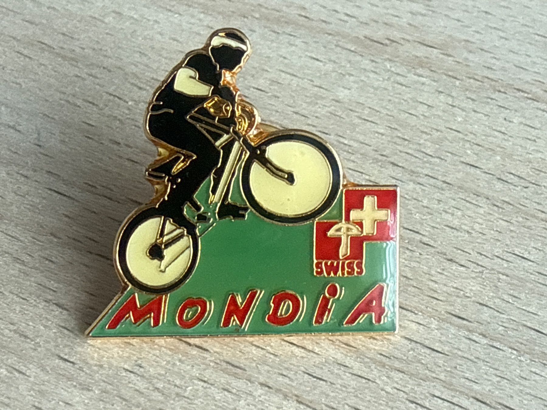 Placchette & Badge: Pin  Mondia Suisse – Usato da Glattbrugg venduto da Schweigmatt