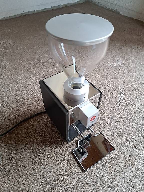 Macchine per caffè & Macchine per espresso: Moulin à Café Olympia Express – Usato da Ardon venduto da Vikess