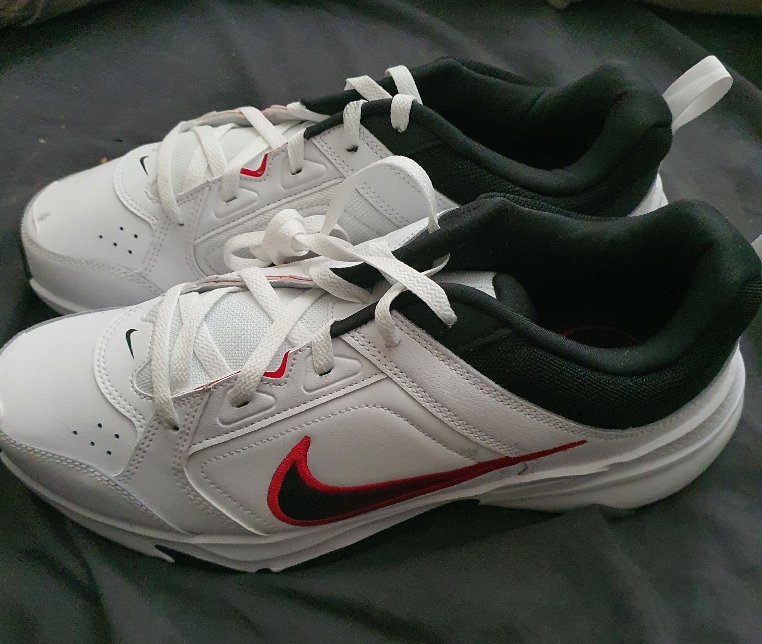 Nike Herrenschuhe: Nike Turnschuhe Freizeit Herren Grösse  46 – Neu (gemäss Beschreibung) aus Dübendorf von BIG_BOSS_