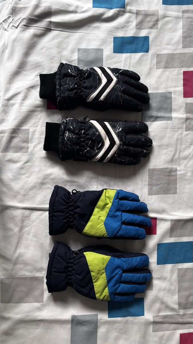 Kleiderpakete & -sets: Vêtements jeans pull gants  – Gebraucht aus Lausanne von volkenito