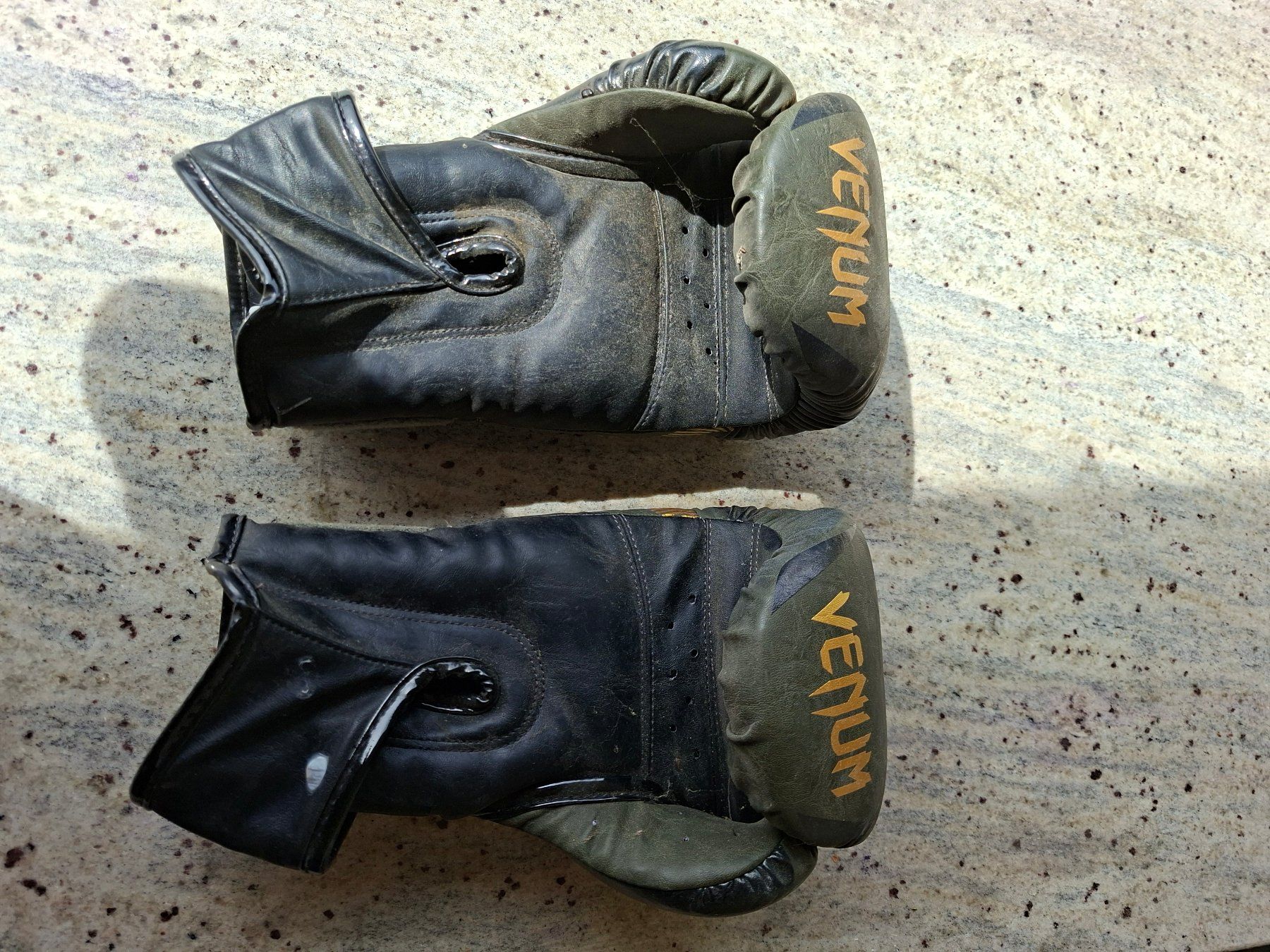 Venum Guanti & manicotti: Venum Boxhandschuhe gebraucht – Usato da Emmenbrücke venduto da bluebird_ 1