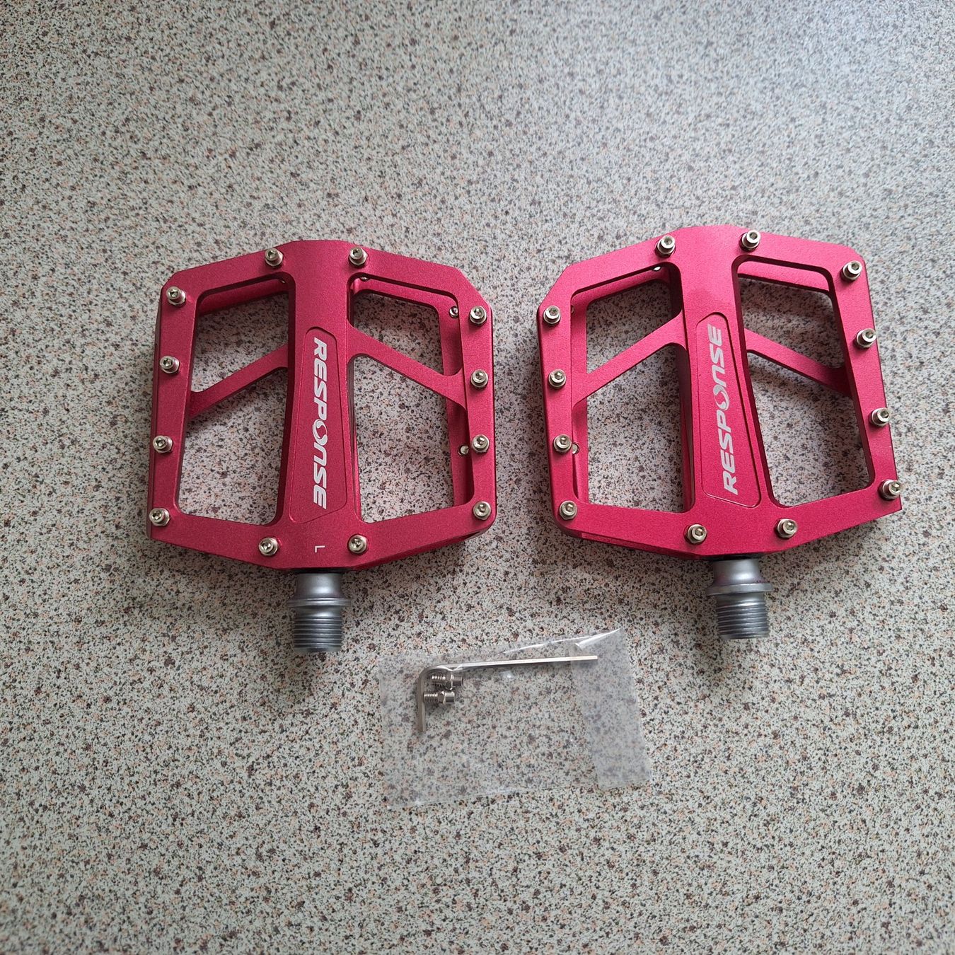 Pezzi di ricambio: Flat Pedal 9/16" Response – Nuovo e nell'imballaggio originale da Bülach venduto da blackhawk21 1