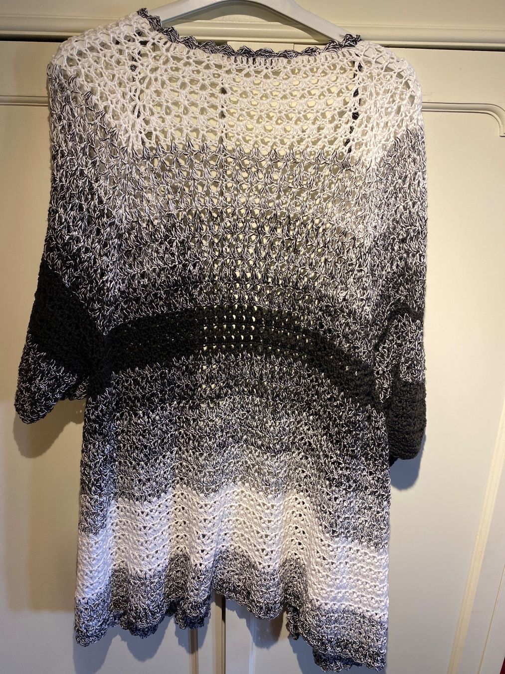 Jacken: STRICKJÄCKCHEN-SCHWARZ-WEISS,HANDGEMACHT – Neu und originalverpackt aus Meienried von ManuelaBoutique 3