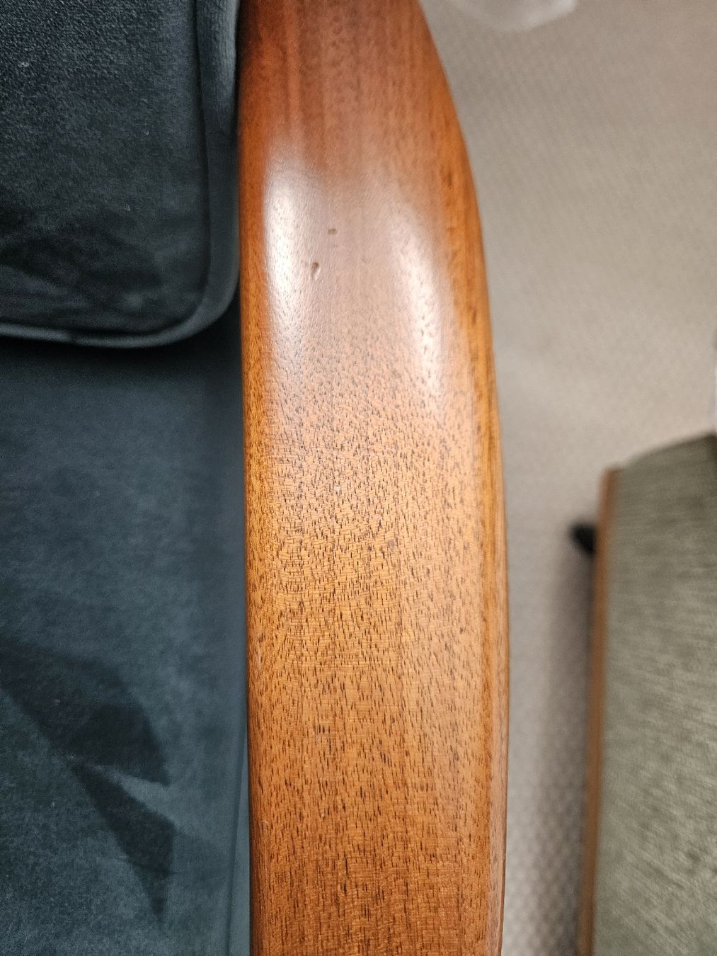 La Redoute Poltrone: Sessel Nussbaum massiv – Usato da Nuglar venduto da mjc_cw9f 5