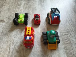 Spiel-Fahrzeuge, 2 mit Geräuschen