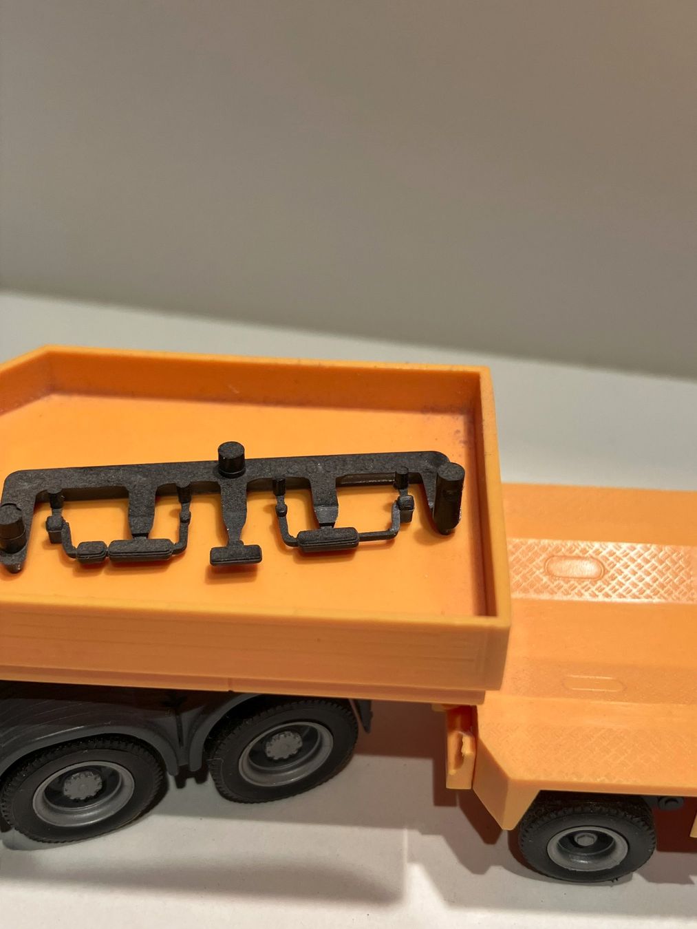 Herpa Modellini d'auto: herpa tieflader orange – Nuovo (secondo la descrizione) da solothurn venduto da Lrz74 2