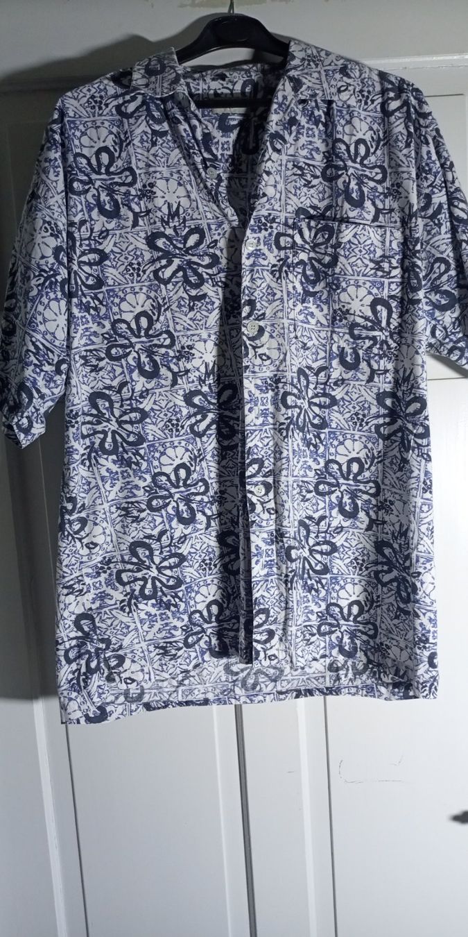 Camicie: Kurzarm Herren Hemd mit blauem Muster Grösse M – Usato da st.gallen venduto da Strubili 1