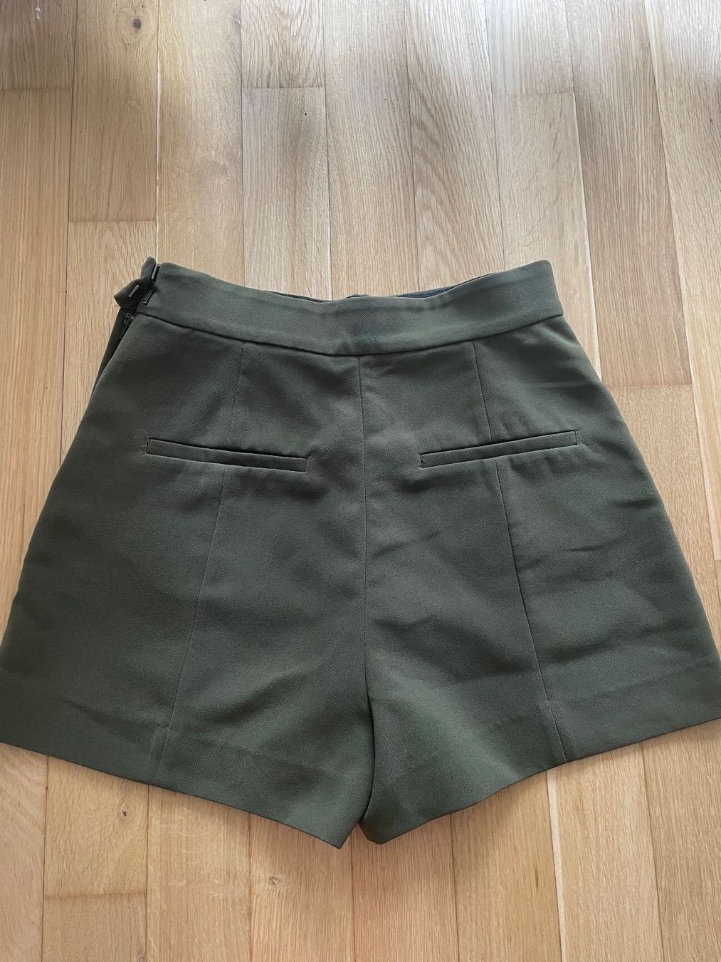 H&M Pantaloni: Short H&M – Usato da Sierre venduto da e_vrn 2