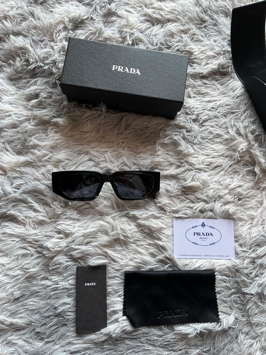 Occhiali & Lenti: Prada Sunglasses - Summer Essential and Timeless Style! – Nuovo (secondo la descrizione) da Morschach venduto da torreess15 1