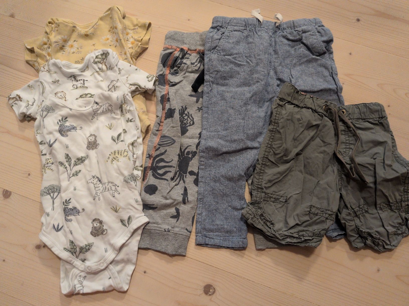 Lotti & Set di vestiti: Kleiderpaket Gr. 86 – Usato da Oberhelfenschwil venduto da Tattar 3