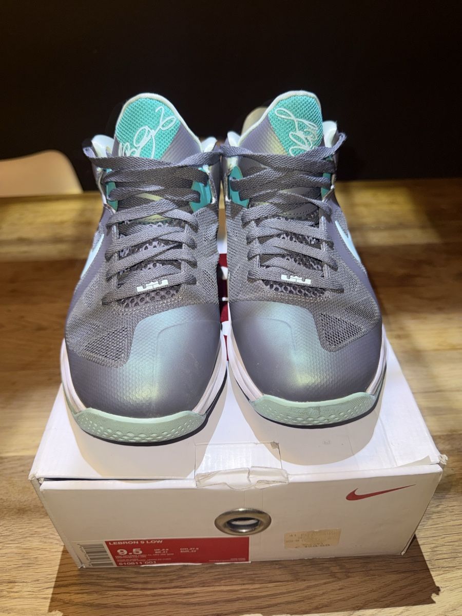 Nike Scarpe da uomo: Nike LeBron 9 Easter – Nuovo (secondo la descrizione) da Renens VD venduto da fre_sf2p 2
