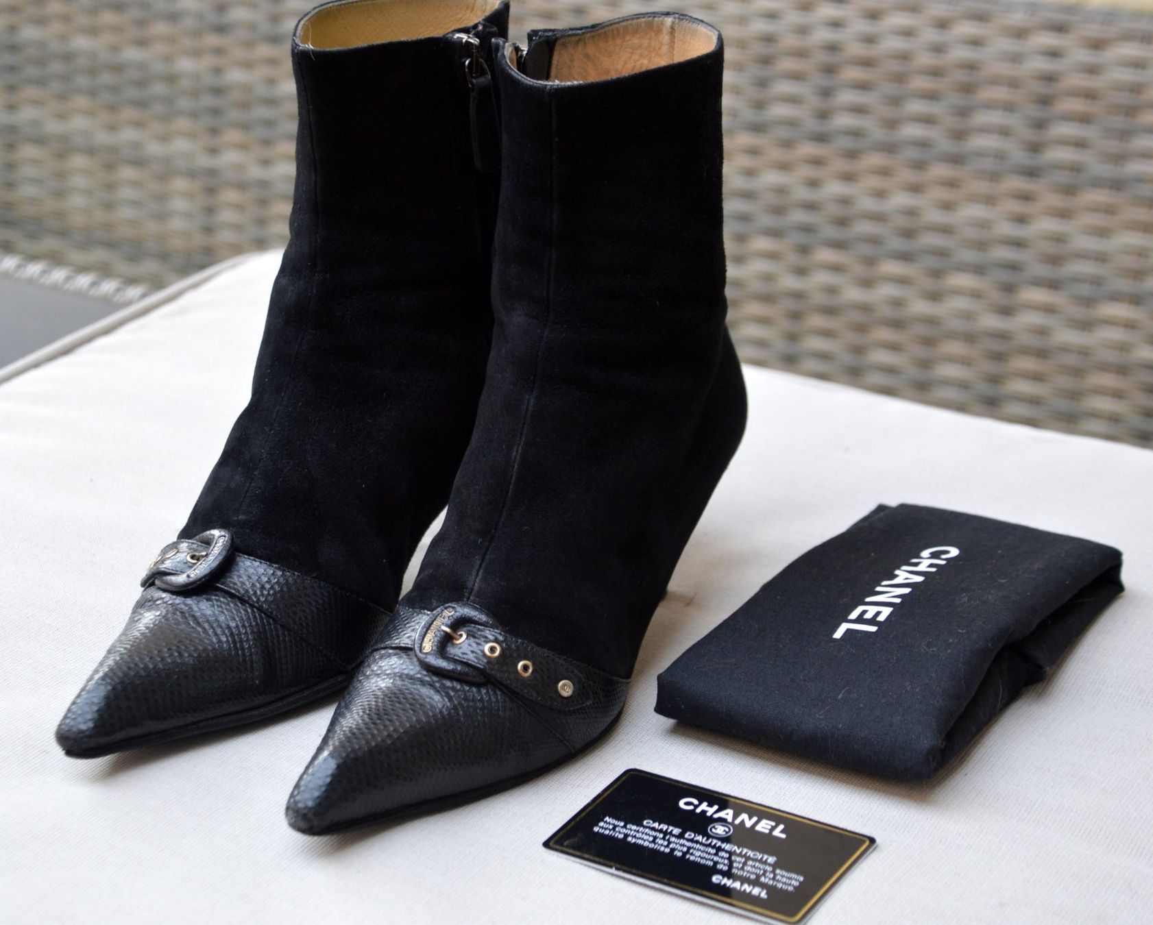 Chanel Scarpe da donna: Chanel Stiefeletten / Bottines .37 – Usato da Collonges venduto da Auganien